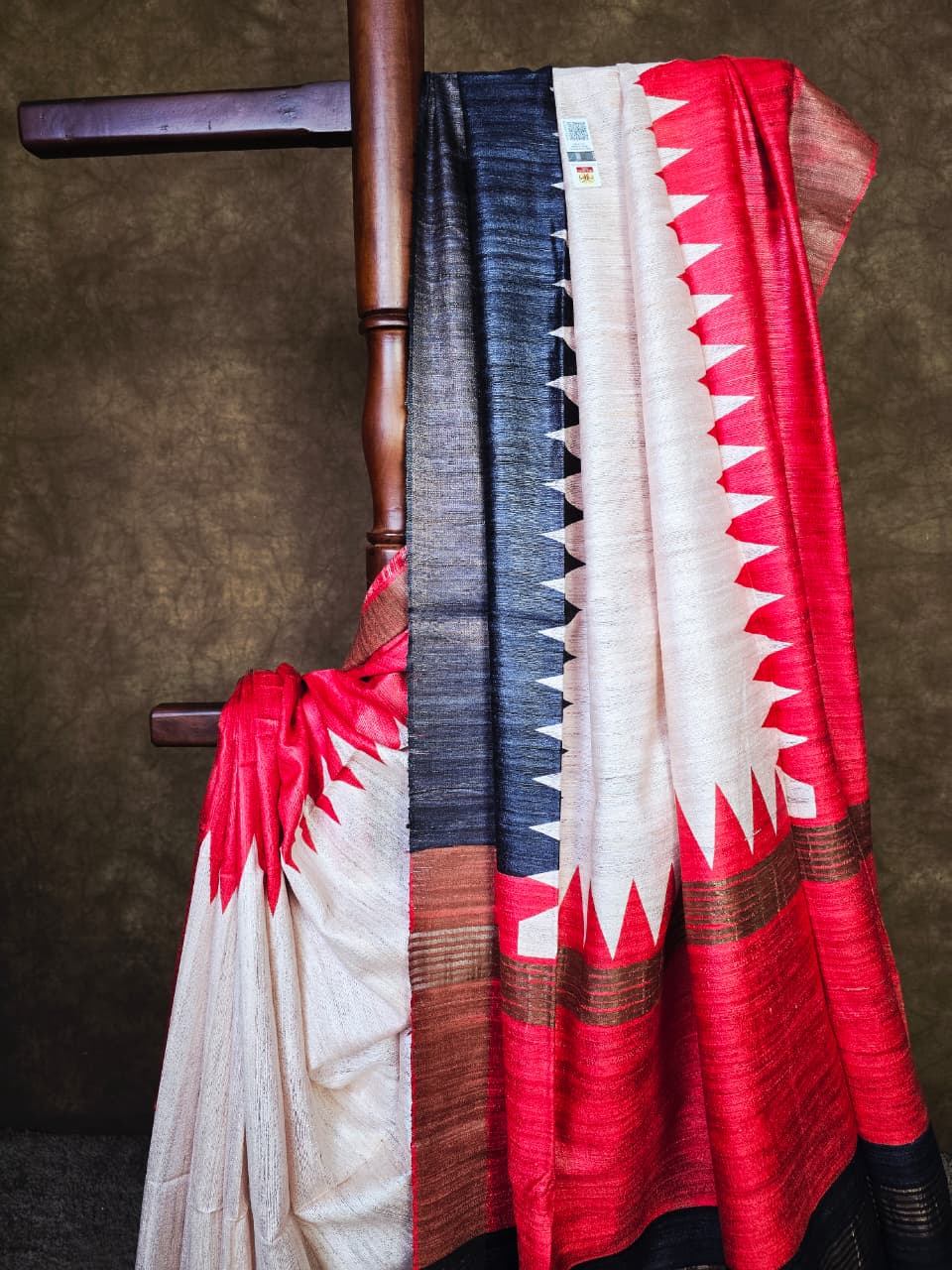 Classic Handloom Silk Saree with Eye-Catching Graphic Borders
